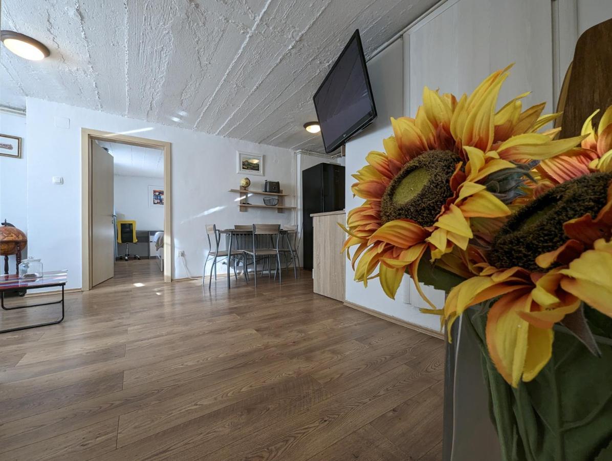 Comfy Condo w King Bed, Green Patio, Parking&22kW EV Chrger Zagabria Esterno foto