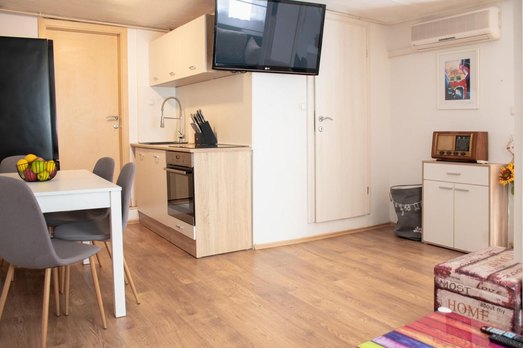 Comfy Condo w King Bed, Green Patio, Parking&22kW EV Chrger Zagabria Esterno foto