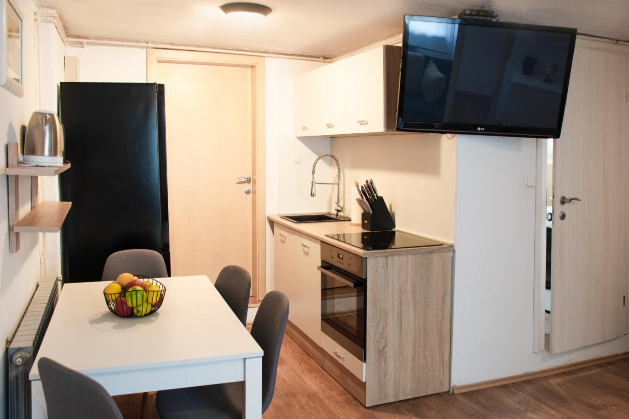 Comfy Condo w King Bed, Green Patio, Parking&22kW EV Chrger Zagabria Esterno foto