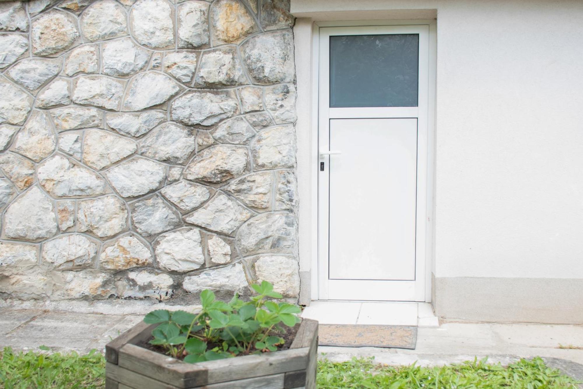 Comfy Condo w King Bed, Green Patio, Parking&22kW EV Chrger Zagabria Esterno foto