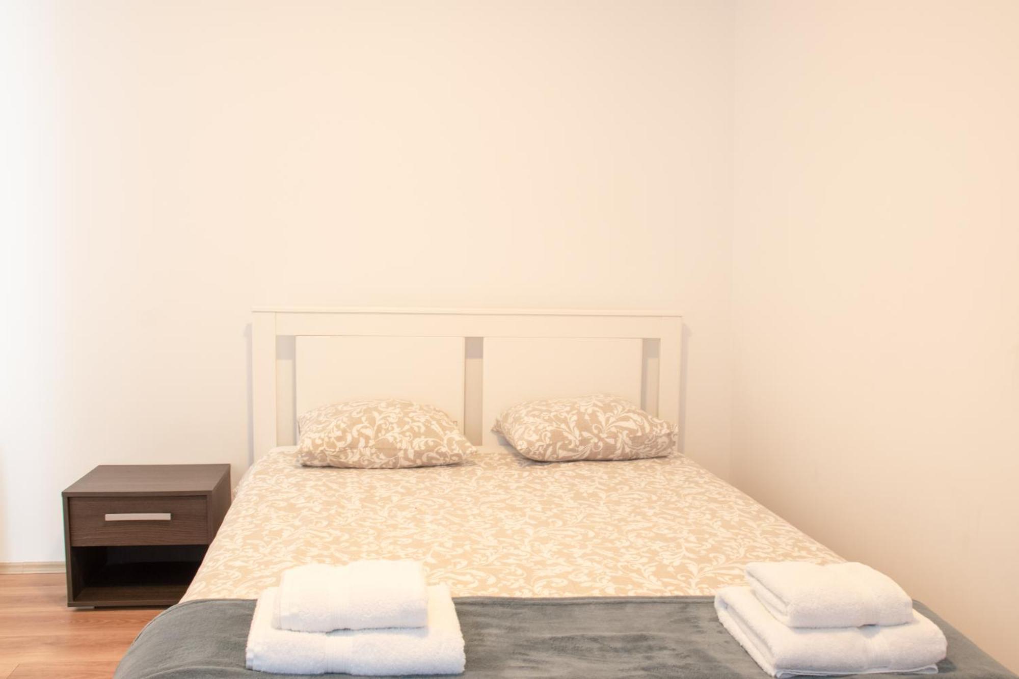 Comfy Condo w King Bed, Green Patio, Parking&22kW EV Chrger Zagabria Esterno foto